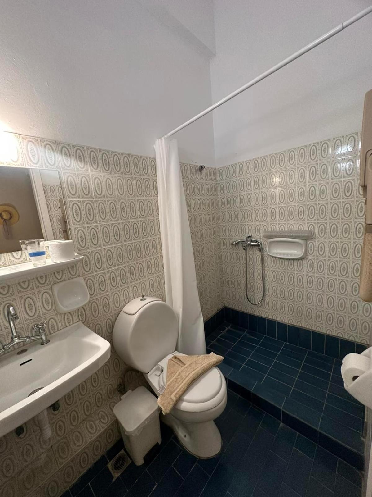 Vassilikon Hotel Лутраки Стая снимка